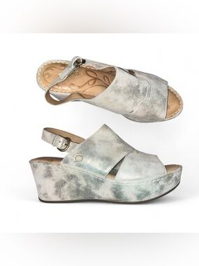 Light Silver Metallic Slingback Wedge Sandals
